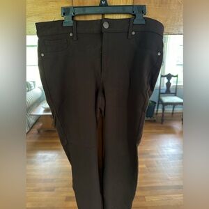Gloria Vanderbilt dark brown pants. Size 8.
